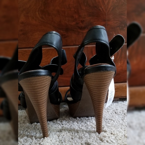 Women's Sandles with heels. - Picture 2 of 3